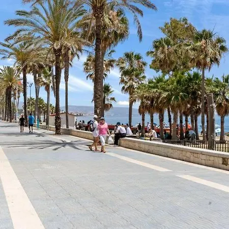 Urb Adelfas شقة